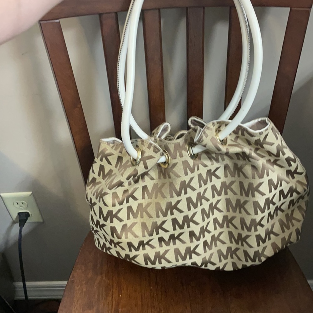 Michale Kors purse - Picture 2 of 5